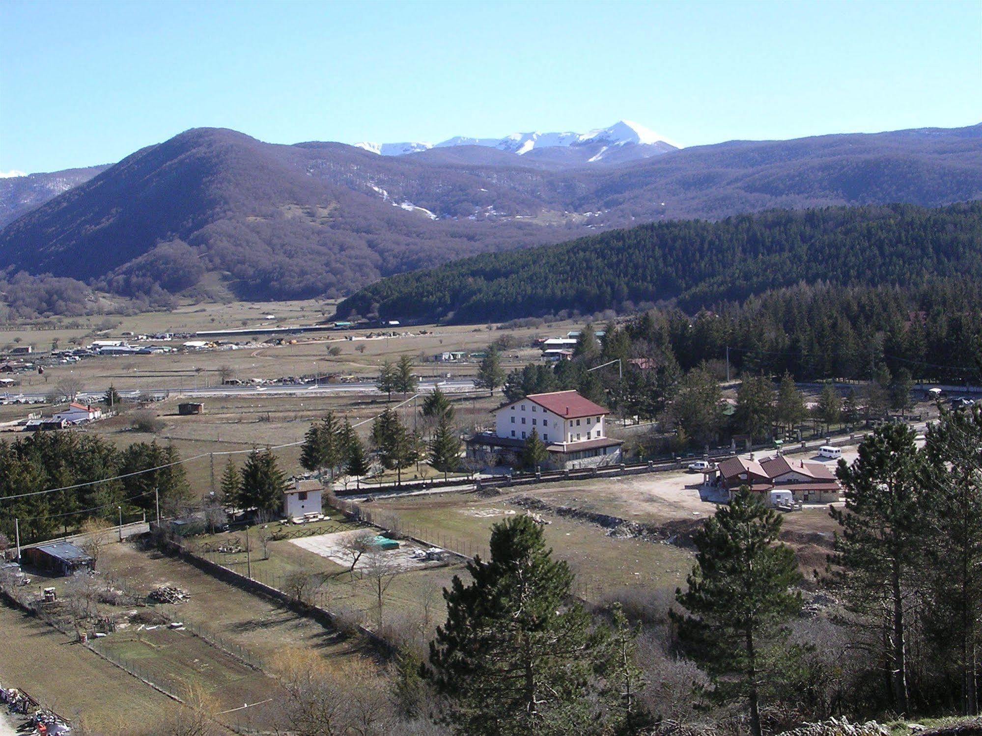 Hotel Orso Bianco Pescasseroli Buitenkant foto