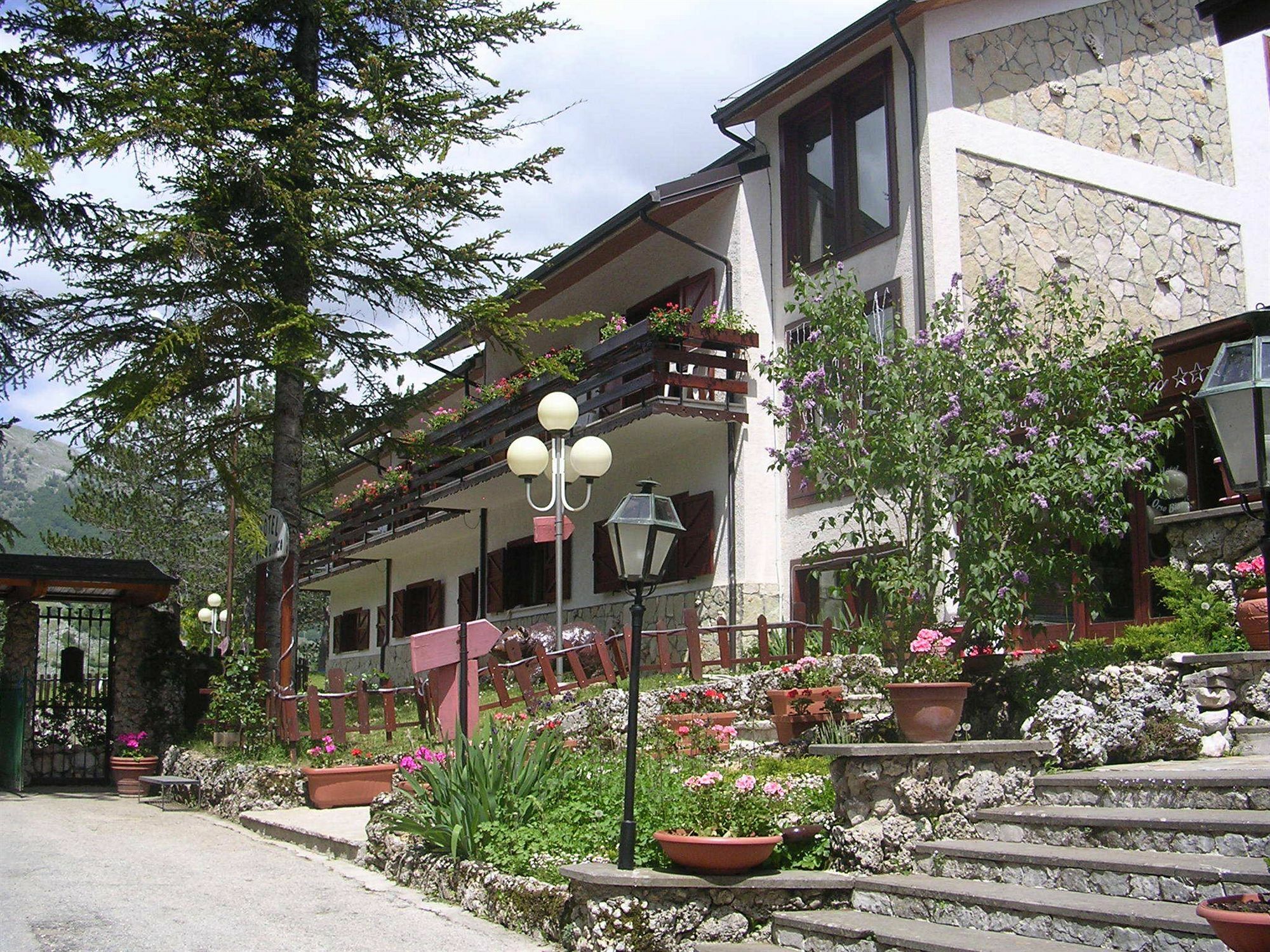 Hotel Orso Bianco Pescasseroli Buitenkant foto